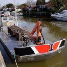 bateau ostreicole avec grue