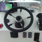 poste de pilotage bateau à moteur aluminium